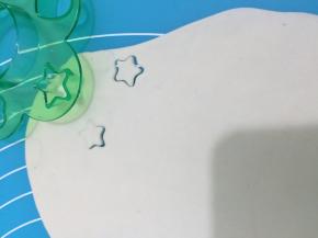 16 再按压出装在小熊的肚子上