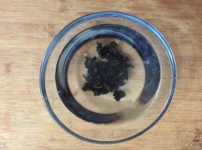 1用冷用泡发，用时大概2小时，或者提前一晚泡发