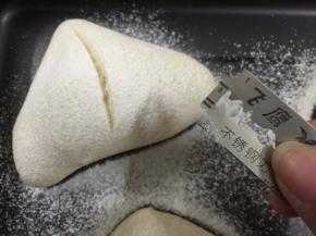 14. 我用的是飞鹰刀片，割出自己喜爱的花纹即可