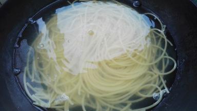 煮至面条无白芯就可以了。