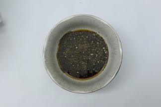 耗油、酱油、盐、黑椒碎、料酒搅拌均匀待用