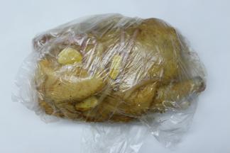 装入保鲜袋放入冰箱冷藏隔夜，中途要翻几次面