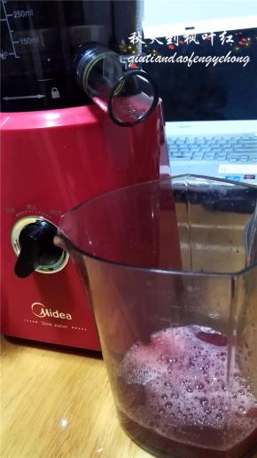 看着樱桃汁缓缓流出很惬意哈。