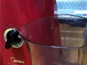 看着樱桃汁缓缓流出很惬意哈。