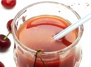 快快来品尝这新鲜美味、酸甜可口的鲜榨汁吧。