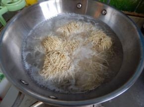 水开后加入面条