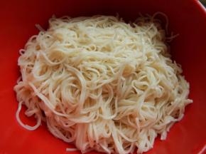 过完冷水的面条