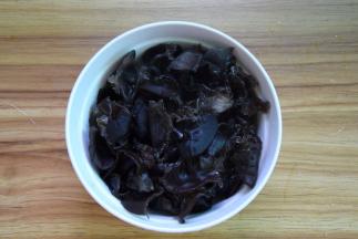 木耳撕小朵洗净