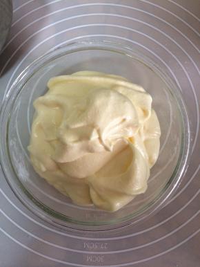 秤出150克蛋糕糊