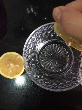 一个柠檬挤汁，大约有30g