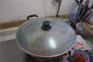 盖上锅盖，闷15分钟左右