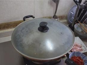 盖上锅盖，闷15分钟左右