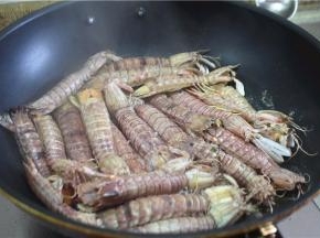 待皮皮虾变红
