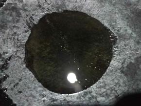 锅里烧油，烧开以后淋到蒜沫上