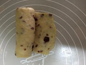 从上往下卷，收口处要捏紧