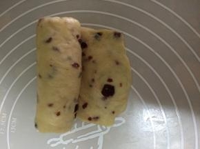 从上往下卷，收口处要捏紧