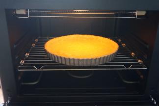 重新送入烤箱中层，上下火175度，15-20分钟，表面变色，全熟；