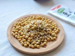 一袋的量很多，够一家四口人一顿喝完；如果自己配料，黄豆、燕麦、小麦的比例可以随自己的喜好来调整