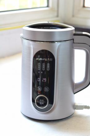 盖上盖子，通电，选择“五谷豆浆”，用时30分钟