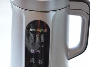 盖上盖子，通电，选择“米糊”，机器开始工作，显示用时25分钟