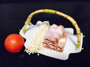 主要食材：番茄、金针菇、肥牛