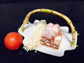 主要食材：番茄、金针菇、肥牛