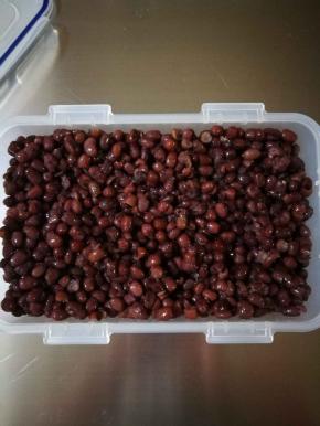 冷却后放入保鲜盒中，可以分装冷冻，做面包，做馅，酸奶，冰淇淋都是极好的搭配哦！
