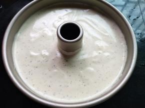 倒入中空模具里