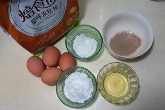 蛋糕材料准备好