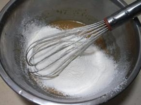 筛入面粉