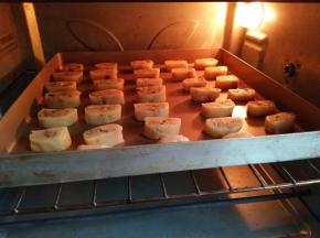 烤箱中层180℃预热5分钟，烤20分钟，最后几分钟别烤糊了