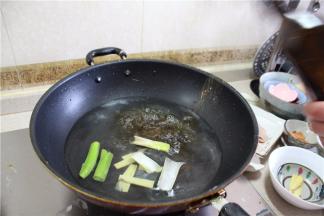 烧开后加入料酒