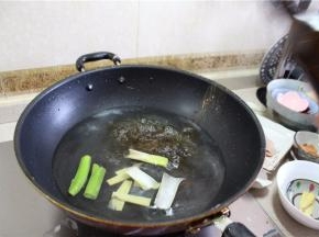 烧开后加入料酒
