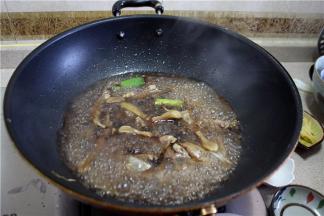 再加盐、味精、鸡精调味