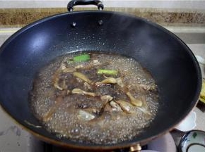 再加盐、味精、鸡精调味