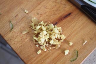姜蒜剁细