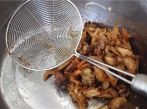 炸干水分、成金黄色捞起