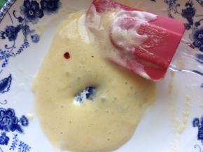 滴一滴红色素拌均匀