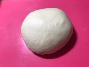 盖上保鲜膜醒面20分钟。