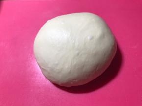 盖上保鲜膜醒面20分钟。