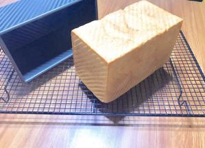 烤箱烤30分钟。出炉，不粘涂层很好脱模。