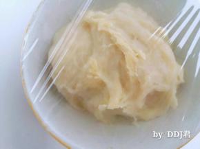 熬成面糊后，用碗装着，覆盖保鲜膜等冷却后再用