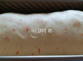 发至模具八分满，盖上盖子放进烤箱