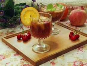 夏日里将凉茶冷藏后再饮用风味更佳，更清凉。