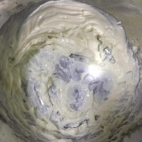 3:奶油奶酪隔热水打顺滑