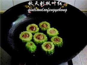 一面变色后翻面煎制另一面