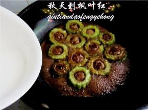 肉馅成熟后淋上少许水淀粉；