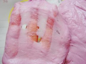 和成团后能拉出较薄的薄膜，出现圆滑的孔洞即可。