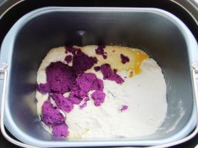 放入面包机里。