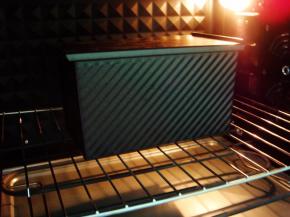 烤箱提前预热：上175度，下165度，烤35分钟。